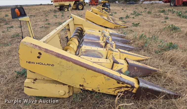 image for item EV5481 New Holland corn head