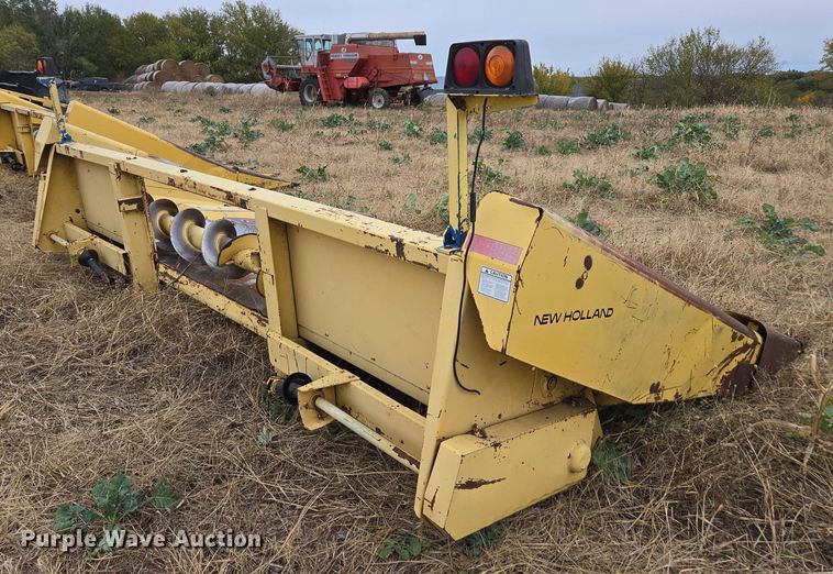 image for item EV5481 New Holland corn head