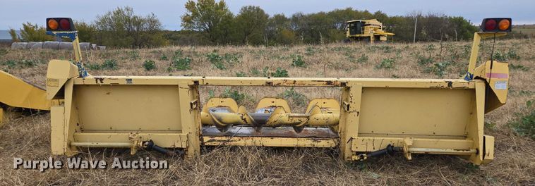image for item EV5481 New Holland corn head
