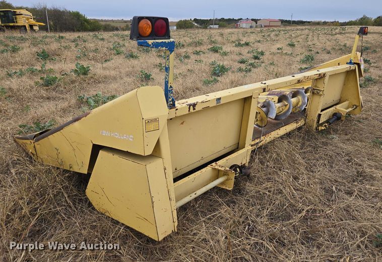 image for item EV5481 New Holland corn head