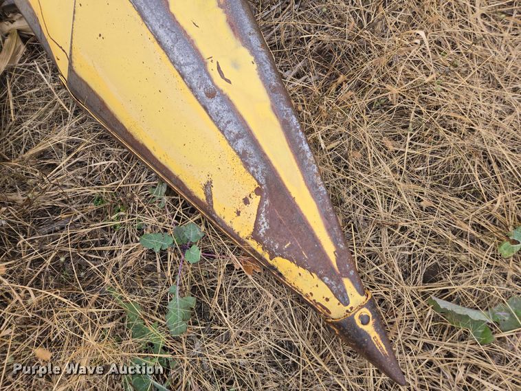 image for item EV5481 New Holland corn head