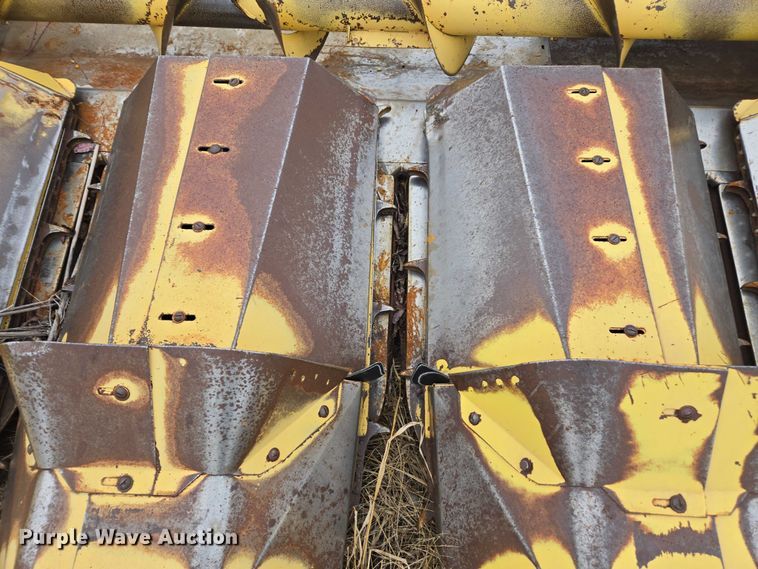 image for item EV5481 New Holland corn head