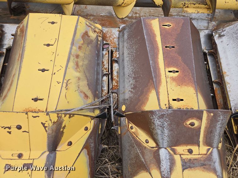 image for item EV5481 New Holland corn head