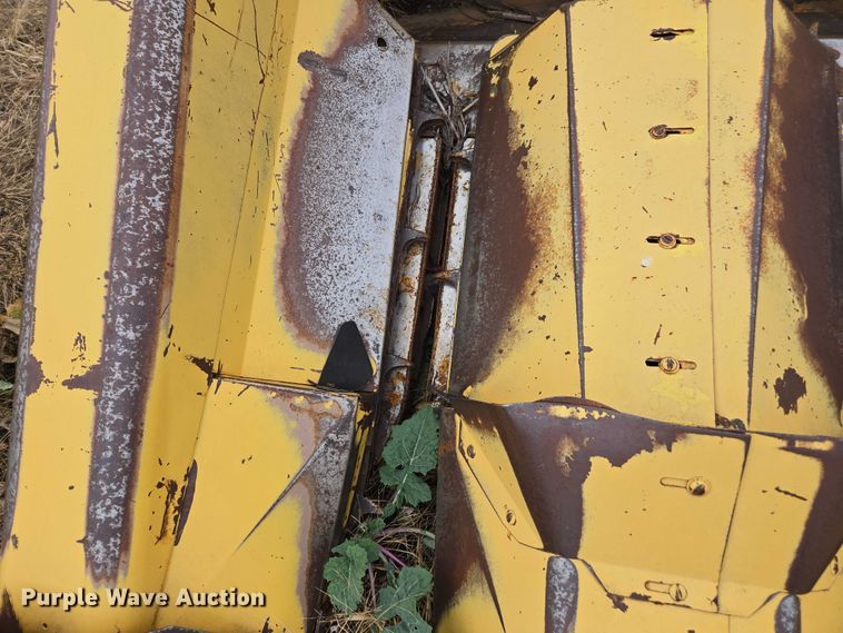 image for item EV5481 New Holland corn head