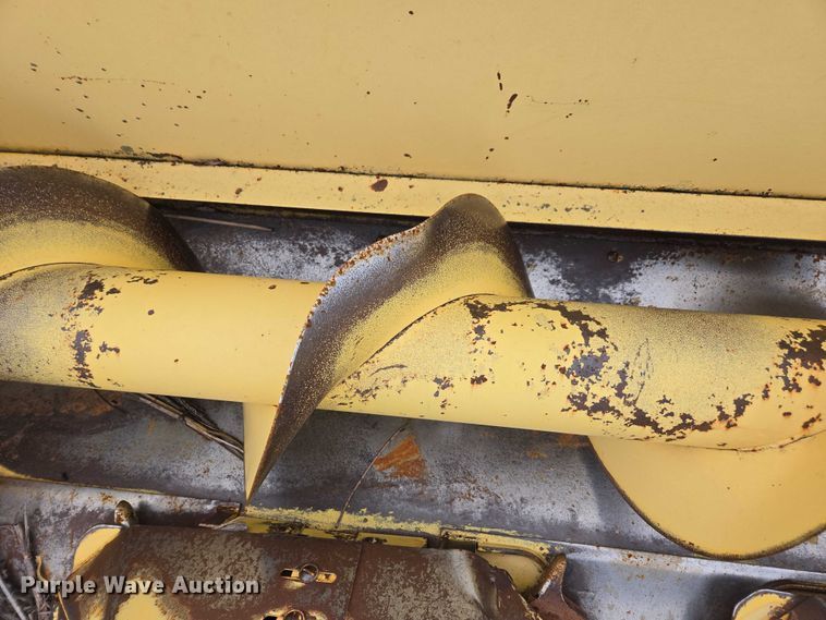 image for item EV5481 New Holland corn head