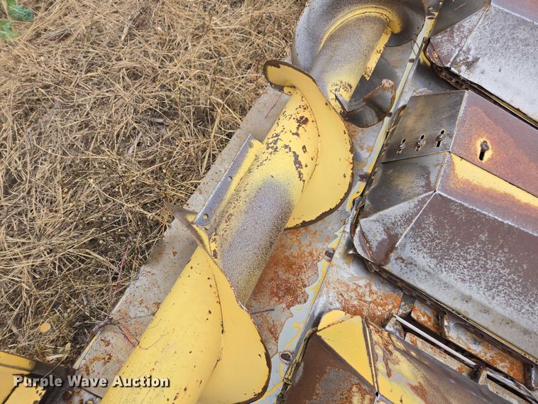 image for item EV5481 New Holland corn head