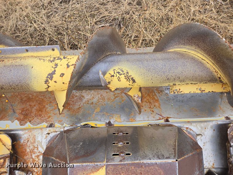 image for item EV5481 New Holland corn head