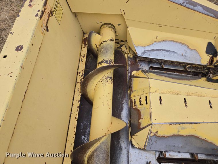 image for item EV5481 New Holland corn head