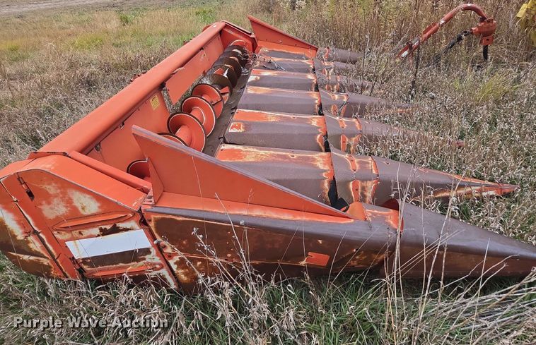 image for item EV5485 Massey Ferguson 1163 corn head