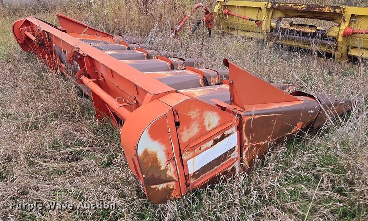 image for item EV5485 Massey Ferguson 1163 corn head