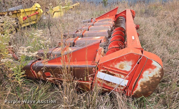 image for item EV5485 Massey Ferguson 1163 corn head
