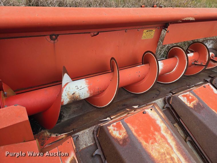 image for item EV5485 Massey Ferguson 1163 corn head