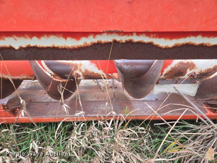 image for item EV5485 Massey Ferguson 1163 corn head