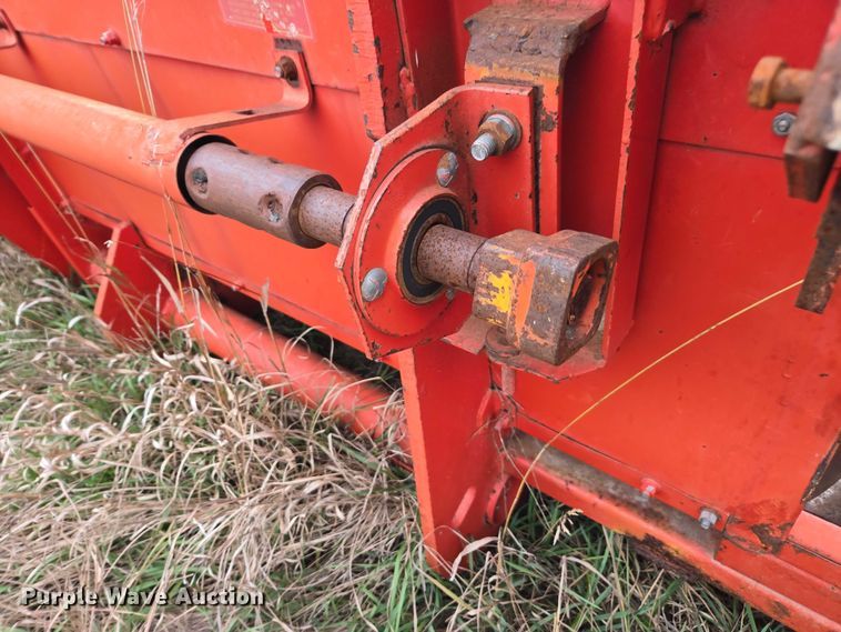 image for item EV5485 Massey Ferguson 1163 corn head