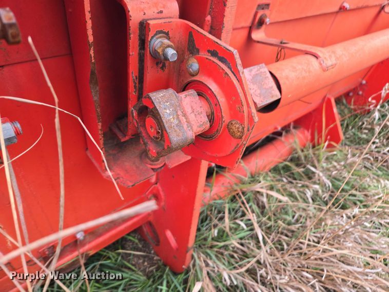 image for item EV5485 Massey Ferguson 1163 corn head
