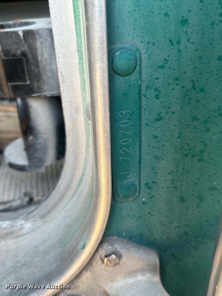 image for item EV5487 1996 Kenworth T600 truck cab and chassis