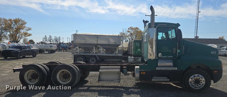 image for item EV5487 1996 Kenworth T600 truck cab and chassis