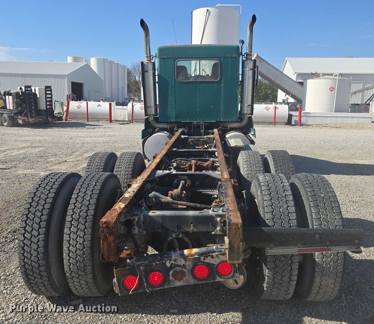 image for item EV5487 1996 Kenworth T600 truck cab and chassis