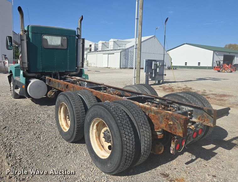 image for item EV5487 1996 Kenworth T600 truck cab and chassis