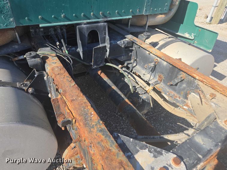 image for item EV5487 1996 Kenworth T600 truck cab and chassis