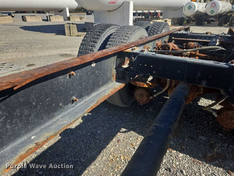 image for item EV5487 1996 Kenworth T600 truck cab and chassis