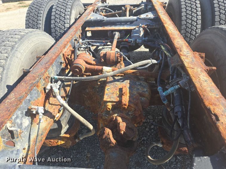 image for item EV5487 1996 Kenworth T600 truck cab and chassis