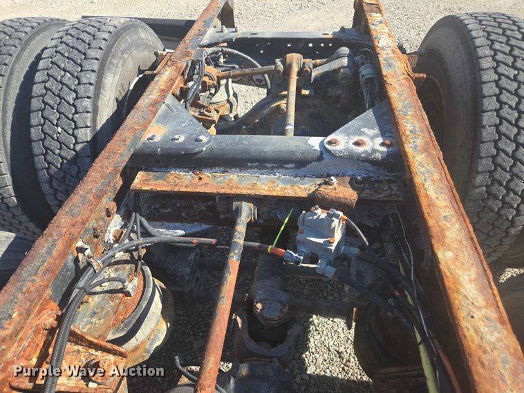 image for item EV5487 1996 Kenworth T600 truck cab and chassis