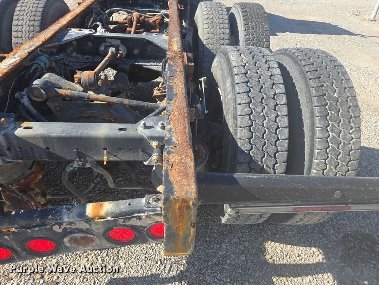 image for item EV5487 1996 Kenworth T600 truck cab and chassis