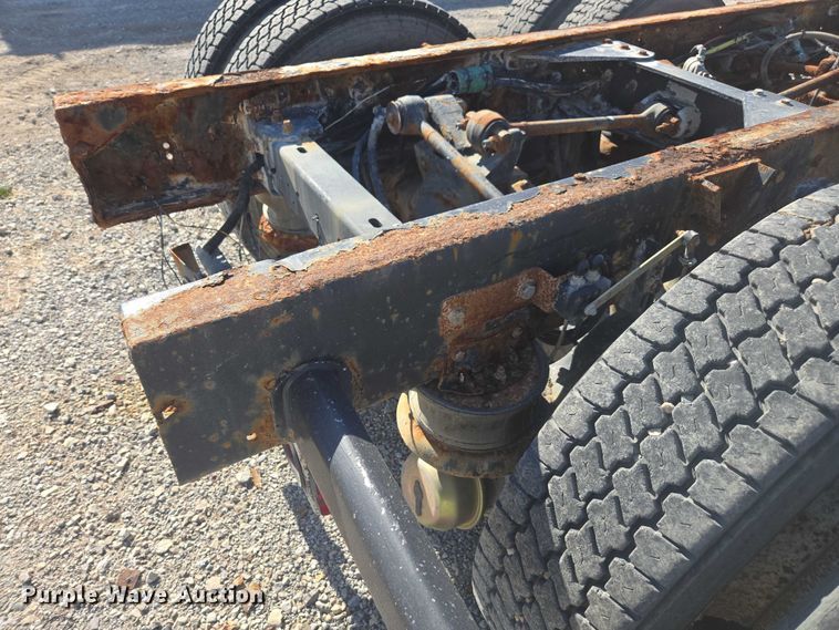 image for item EV5487 1996 Kenworth T600 truck cab and chassis