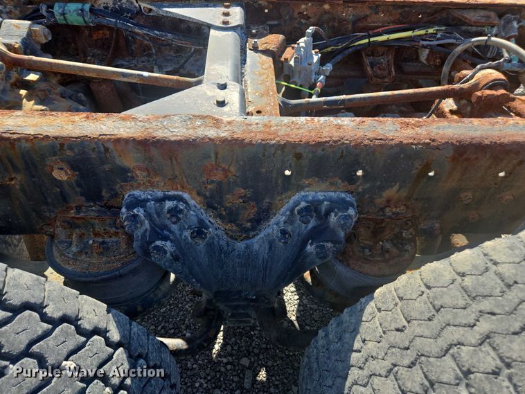 image for item EV5487 1996 Kenworth T600 truck cab and chassis