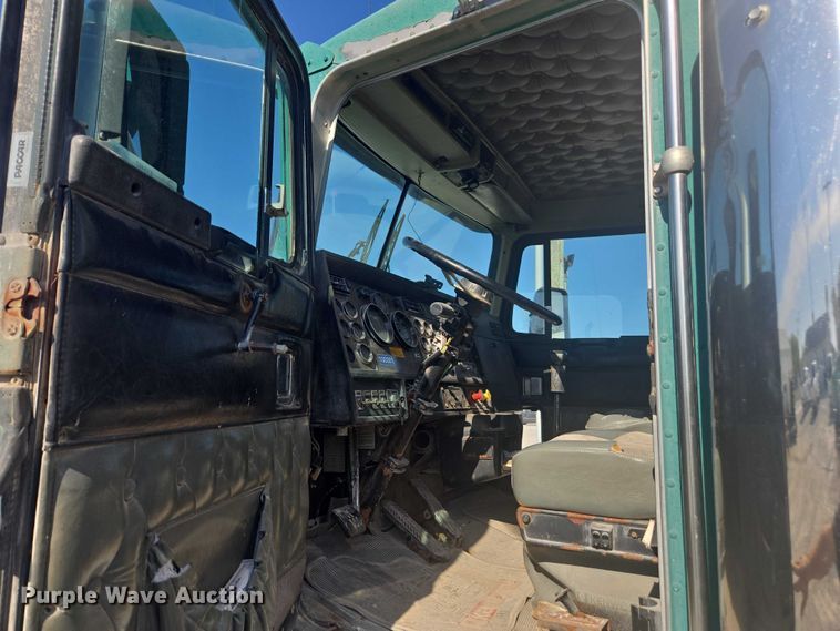 image for item EV5487 1996 Kenworth T600 truck cab and chassis