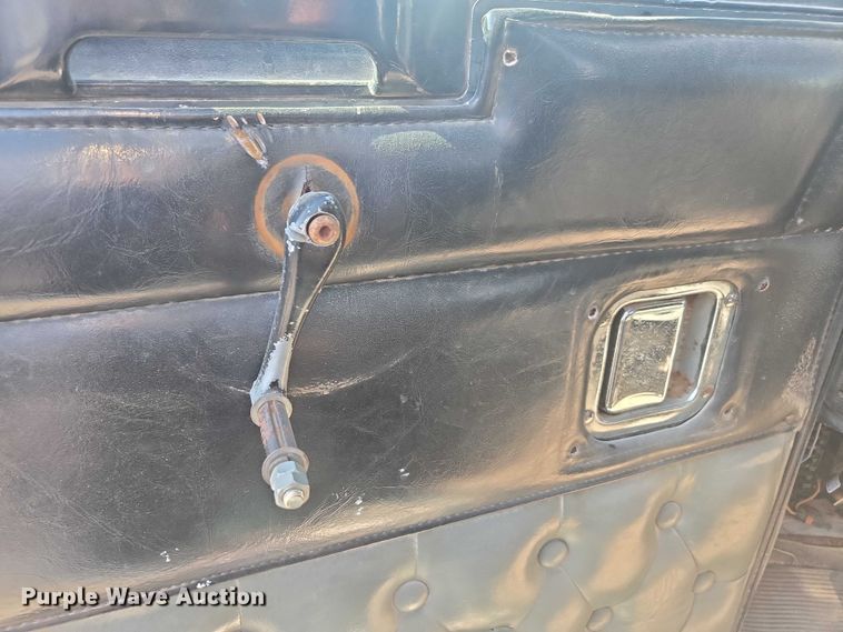 image for item EV5487 1996 Kenworth T600 truck cab and chassis