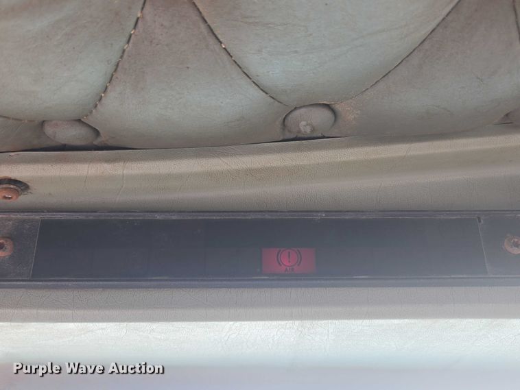 image for item EV5487 1996 Kenworth T600 truck cab and chassis