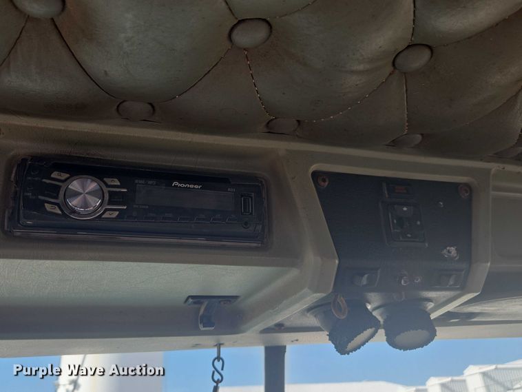 image for item EV5487 1996 Kenworth T600 truck cab and chassis