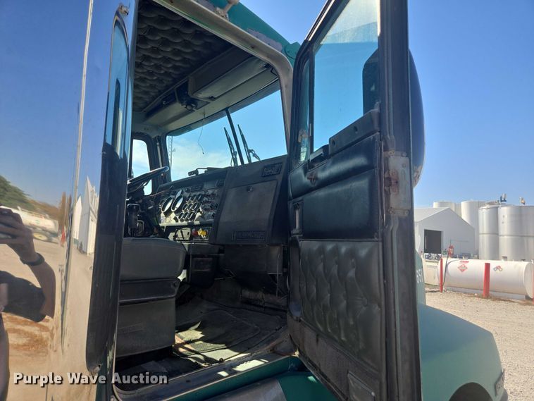 image for item EV5487 1996 Kenworth T600 truck cab and chassis