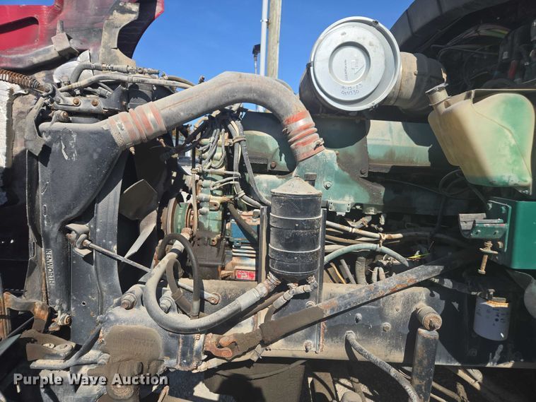 image for item EV5487 1996 Kenworth T600 truck cab and chassis