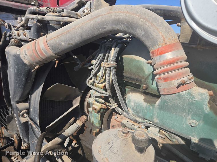 image for item EV5487 1996 Kenworth T600 truck cab and chassis