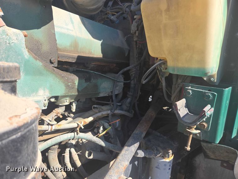 image for item EV5487 1996 Kenworth T600 truck cab and chassis