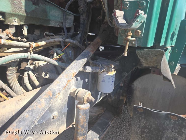 image for item EV5487 1996 Kenworth T600 truck cab and chassis