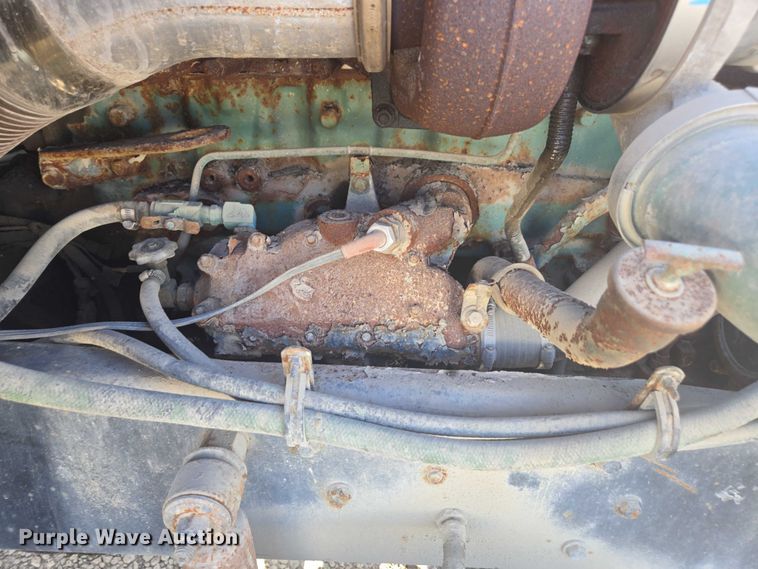 image for item EV5487 1996 Kenworth T600 truck cab and chassis