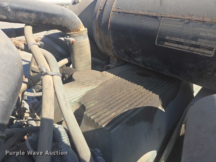 image for item EV5487 1996 Kenworth T600 truck cab and chassis