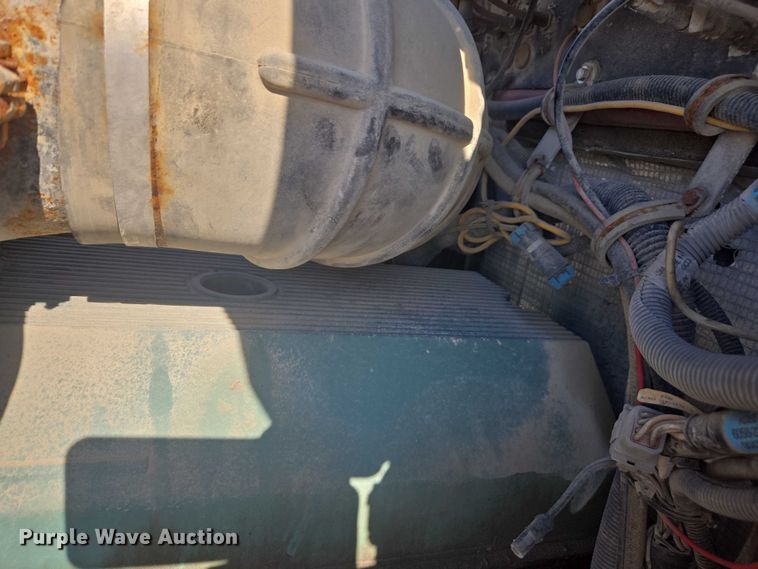 image for item EV5487 1996 Kenworth T600 truck cab and chassis