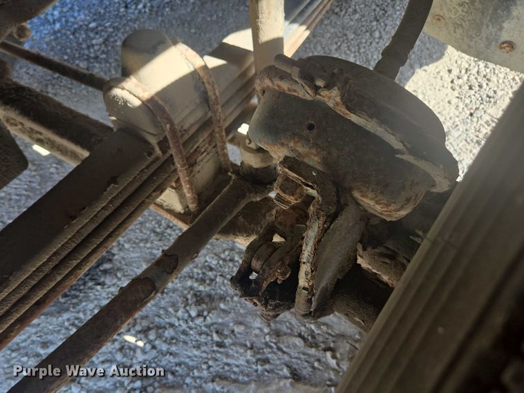 image for item EV5487 1996 Kenworth T600 truck cab and chassis