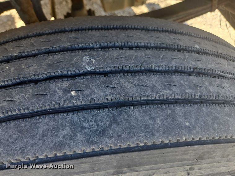 image for item EV5487 1996 Kenworth T600 truck cab and chassis