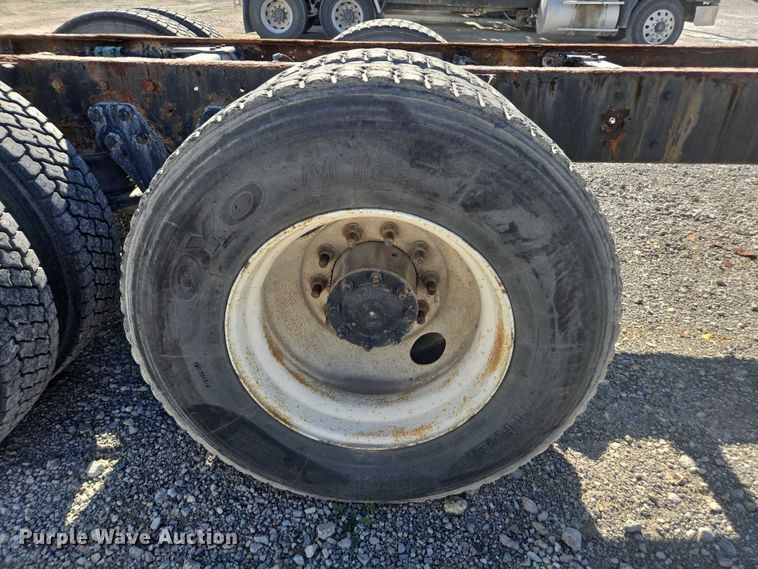 image for item EV5487 1996 Kenworth T600 truck cab and chassis