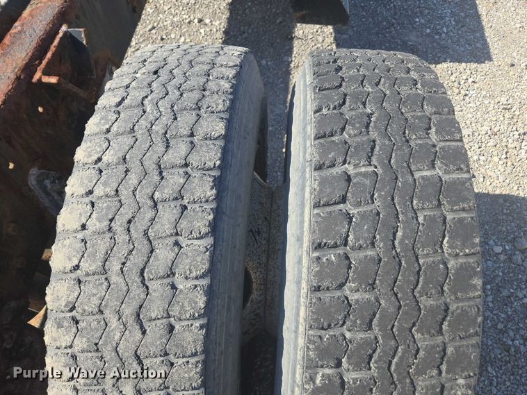 image for item EV5487 1996 Kenworth T600 truck cab and chassis