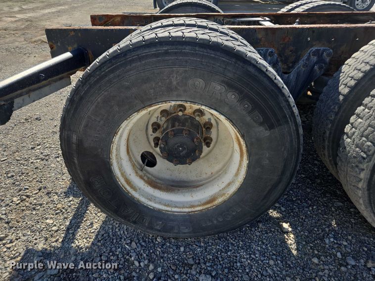 image for item EV5487 1996 Kenworth T600 truck cab and chassis