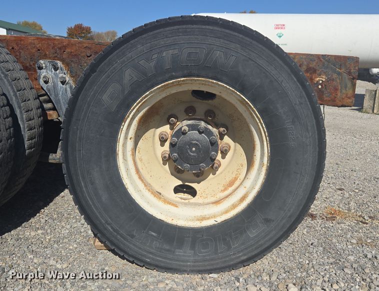 image for item EV5487 1996 Kenworth T600 truck cab and chassis