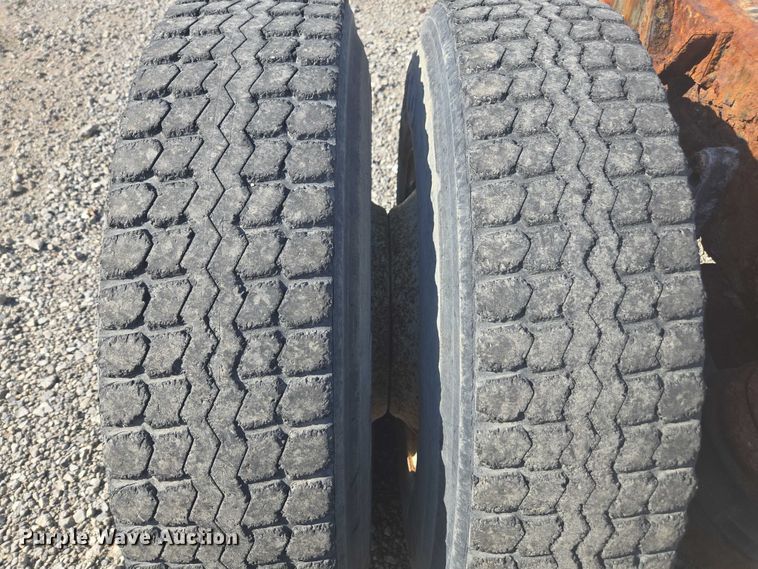 image for item EV5487 1996 Kenworth T600 truck cab and chassis