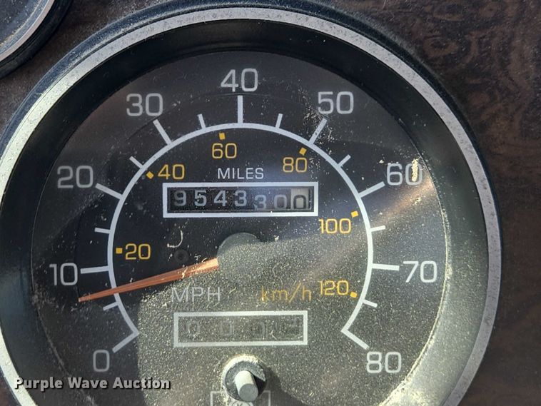 image for item EV5487 1996 Kenworth T600 truck cab and chassis